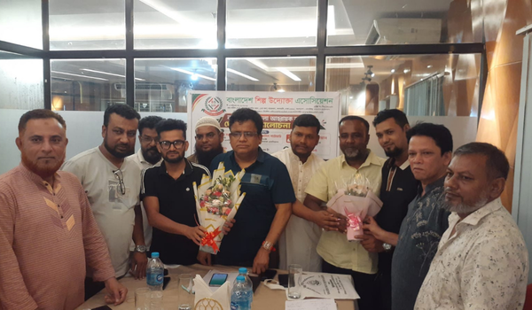 যে বার্তা নিয়ে ৬৪ জেলায় সাইকেলভ্রমণ শুরু করলেন চট্টগ্রামের সাইদুর