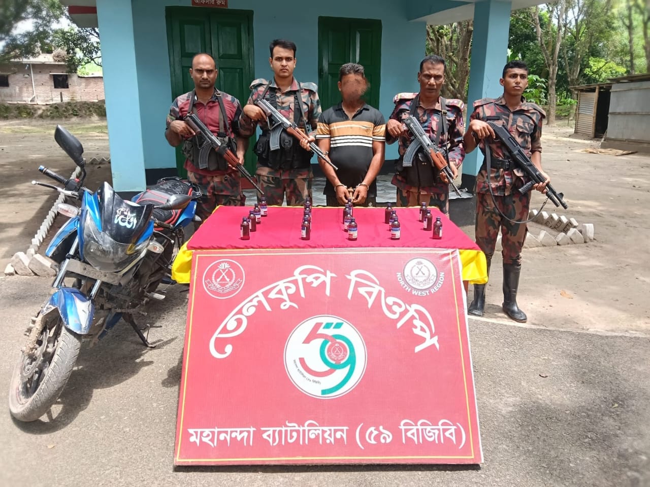 শিবগঞ্জ সীমান্তে ৫৯ বিজিবির অভিযানে নেশাজাতীয় সিরাপ ও মোটরসা