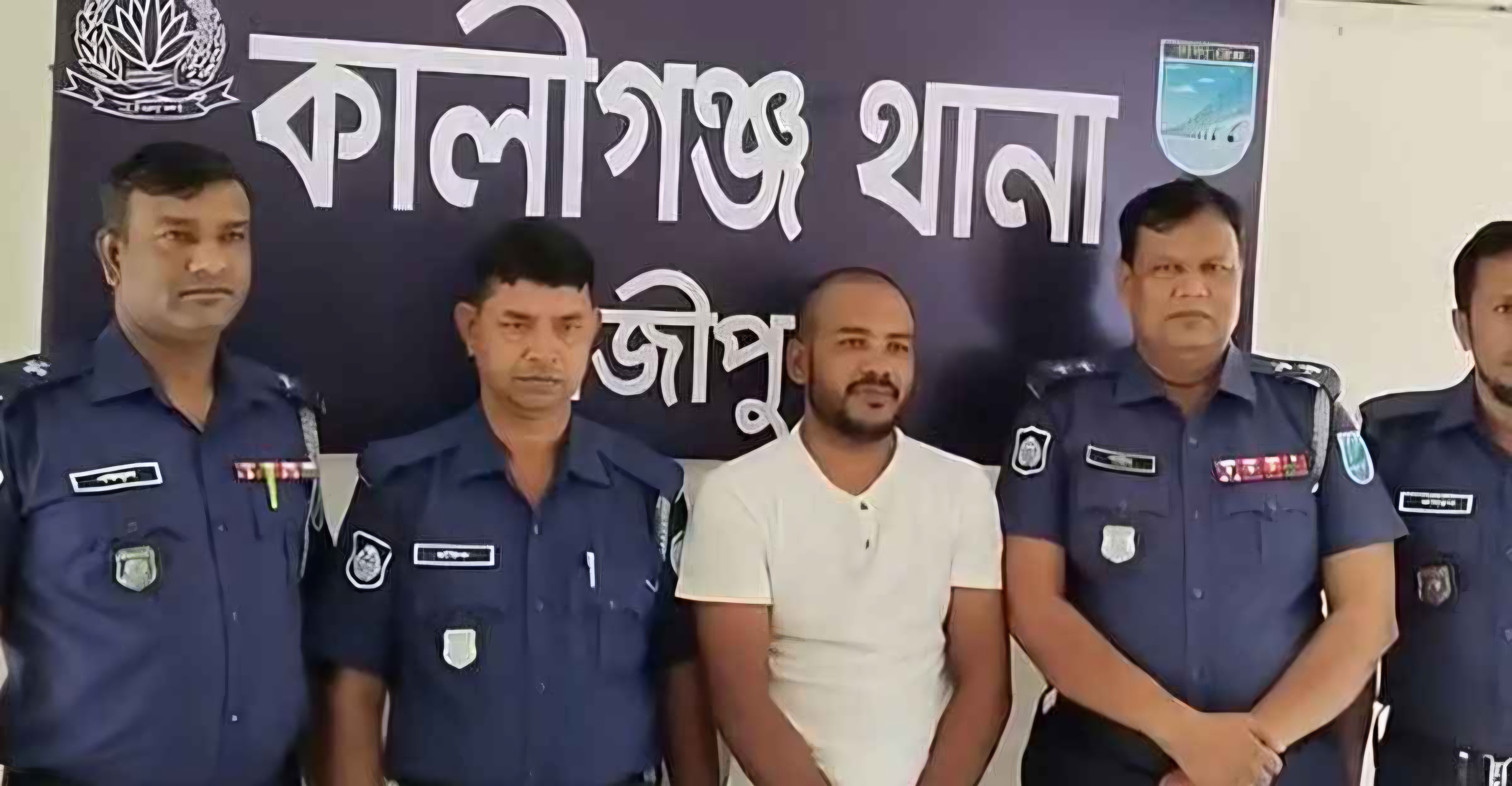 স্ত্রীকে ‘কালোজাদু’র অভিযোগ, শ্বশুরকে কুপিয়ে হত্যার পর থানায় জামাই...