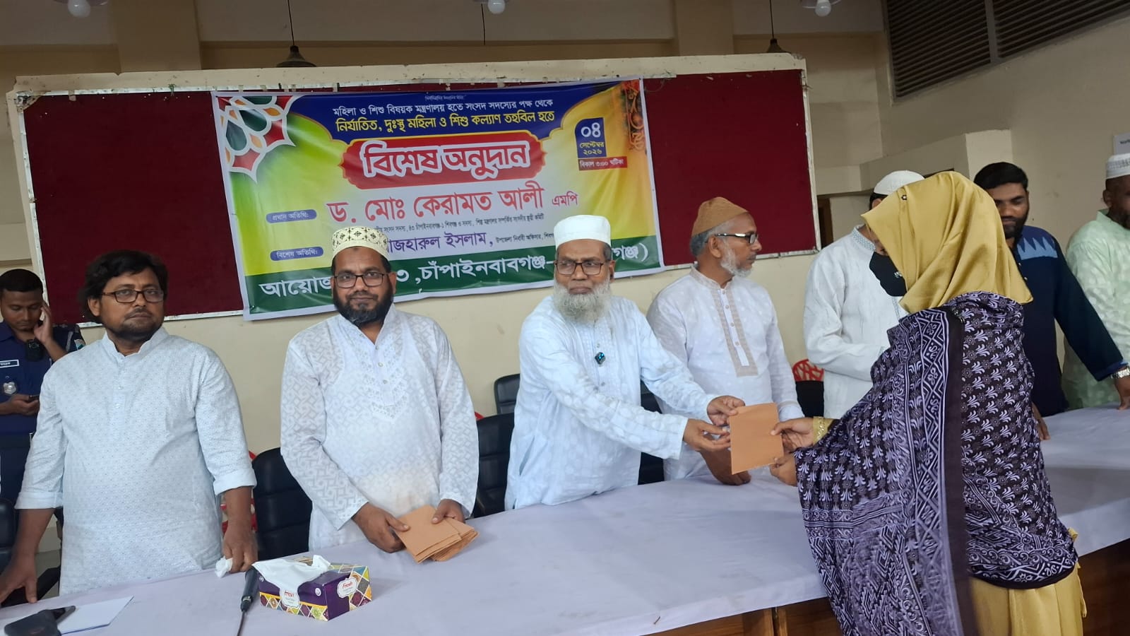শিবগঞ্জে নির্যাতিত, দুঃস্থ নারী ও শিশুদের বিশেষ অনুদান প্রদা