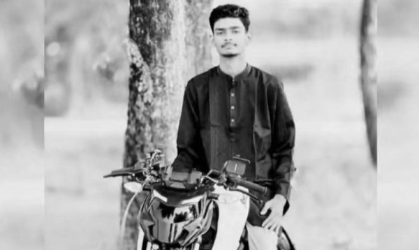 ‘গতিতেই শান্তি’ লিখে স্ট্যাটাস, ১০ মিনিট পরই সড়ক দুর্ঘটনায় ক
