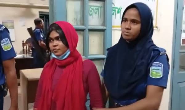 নেত্রকোনায় ফ্যামিলি কার্ড পাইয়ে দেয়ার কথা বলে টাকা নেয়ার